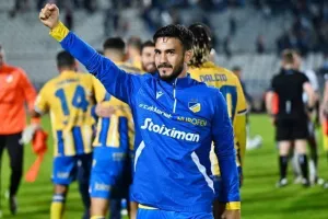 Πάφος-ΑΠΟΕΛ: Πάει στο "αιώνιο" με φόρα από τη… χρυσή κεφαλιά του Τσεμπάκ