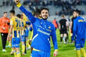Πάφος-ΑΠΟΕΛ: Πάει στο "αιώνιο" με φόρα από τη… χρυσή κεφαλιά του Τσεμπάκ