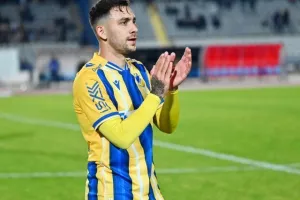 Πάφος-ΑΠΟΕΛ: Πάει στο "αιώνιο" με φόρα από τη… χρυσή κεφαλιά του Τσεμπάκ