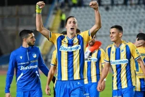Πάφος-ΑΠΟΕΛ: Πάει στο "αιώνιο" με φόρα από τη… χρυσή κεφαλιά του Τσεμπάκ
