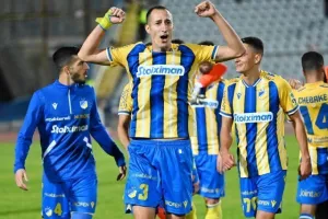 Πάφος-ΑΠΟΕΛ: Πάει στο "αιώνιο" με φόρα από τη… χρυσή κεφαλιά του Τσεμπάκ