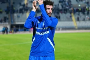 Πάφος-ΑΠΟΕΛ: Πάει στο "αιώνιο" με φόρα από τη… χρυσή κεφαλιά του Τσεμπάκ