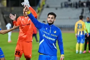 Πάφος-ΑΠΟΕΛ: Πάει στο "αιώνιο" με φόρα από τη… χρυσή κεφαλιά του Τσεμπάκ