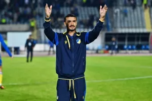 Πάφος-ΑΠΟΕΛ: Πάει στο "αιώνιο" με φόρα από τη… χρυσή κεφαλιά του Τσεμπάκ
