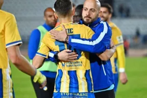 Πάφος-ΑΠΟΕΛ: Πάει στο "αιώνιο" με φόρα από τη… χρυσή κεφαλιά του Τσεμπάκ