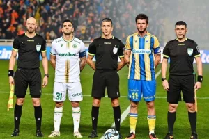 ΑΠΟΕΛ-Ομόνοια: Γαλαζοκίτρινη κυριαρχία με τριάρα και... κορυφή! (Φώτος)