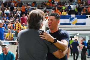 Από κερκίδα και τηλεόραση 