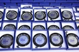 (ΦΩΤΟΣ) Επίδοση επιταγών Σχεδιασμού Προοπτικής ΚΟΑ από Λετυμπιώτη και Μιχαηλίδη