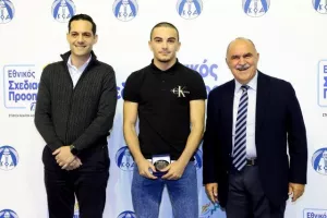 (ΦΩΤΟΣ) Επίδοση επιταγών Σχεδιασμού Προοπτικής ΚΟΑ από Λετυμπιώτη και Μιχαηλίδη