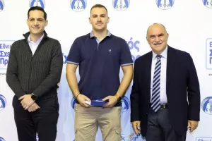 (ΦΩΤΟΣ) Επίδοση επιταγών Σχεδιασμού Προοπτικής ΚΟΑ από Λετυμπιώτη και Μιχαηλίδη