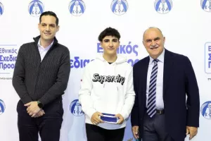 (ΦΩΤΟΣ) Επίδοση επιταγών Σχεδιασμού Προοπτικής ΚΟΑ από Λετυμπιώτη και Μιχαηλίδη