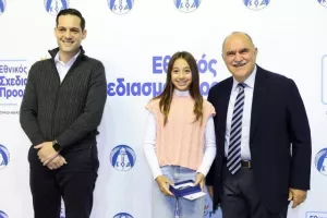(ΦΩΤΟΣ) Επίδοση επιταγών Σχεδιασμού Προοπτικής ΚΟΑ από Λετυμπιώτη και Μιχαηλίδη