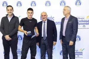 (ΦΩΤΟΣ) Επίδοση επιταγών Σχεδιασμού Προοπτικής ΚΟΑ από Λετυμπιώτη και Μιχαηλίδη