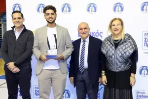 (ΦΩΤΟΣ) Επίδοση επιταγών Σχεδιασμού Προοπτικής ΚΟΑ από Λετυμπιώτη και Μιχαηλίδη