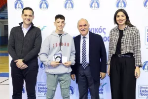 (ΦΩΤΟΣ) Επίδοση επιταγών Σχεδιασμού Προοπτικής ΚΟΑ από Λετυμπιώτη και Μιχαηλίδη