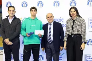 (ΦΩΤΟΣ) Επίδοση επιταγών Σχεδιασμού Προοπτικής ΚΟΑ από Λετυμπιώτη και Μιχαηλίδη