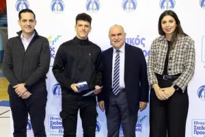 (ΦΩΤΟΣ) Επίδοση επιταγών Σχεδιασμού Προοπτικής ΚΟΑ από Λετυμπιώτη και Μιχαηλίδη