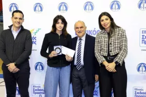 (ΦΩΤΟΣ) Επίδοση επιταγών Σχεδιασμού Προοπτικής ΚΟΑ από Λετυμπιώτη και Μιχαηλίδη