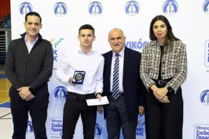 (ΦΩΤΟΣ) Επίδοση επιταγών Σχεδιασμού Προοπτικής ΚΟΑ από Λετυμπιώτη και Μιχαηλίδη