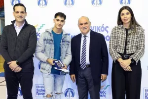 (ΦΩΤΟΣ) Επίδοση επιταγών Σχεδιασμού Προοπτικής ΚΟΑ από Λετυμπιώτη και Μιχαηλίδη