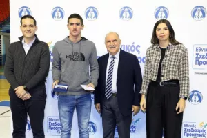 (ΦΩΤΟΣ) Επίδοση επιταγών Σχεδιασμού Προοπτικής ΚΟΑ από Λετυμπιώτη και Μιχαηλίδη
