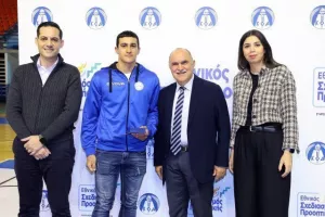 (ΦΩΤΟΣ) Επίδοση επιταγών Σχεδιασμού Προοπτικής ΚΟΑ από Λετυμπιώτη και Μιχαηλίδη