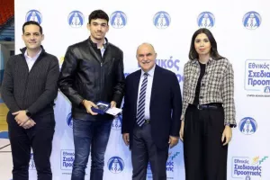 (ΦΩΤΟΣ) Επίδοση επιταγών Σχεδιασμού Προοπτικής ΚΟΑ από Λετυμπιώτη και Μιχαηλίδη