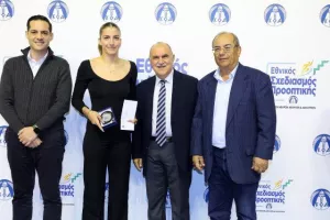 (ΦΩΤΟΣ) Επίδοση επιταγών Σχεδιασμού Προοπτικής ΚΟΑ από Λετυμπιώτη και Μιχαηλίδη