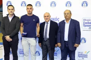 (ΦΩΤΟΣ) Επίδοση επιταγών Σχεδιασμού Προοπτικής ΚΟΑ από Λετυμπιώτη και Μιχαηλίδη