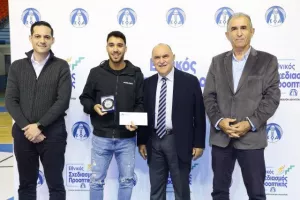 (ΦΩΤΟΣ) Επίδοση επιταγών Σχεδιασμού Προοπτικής ΚΟΑ από Λετυμπιώτη και Μιχαηλίδη