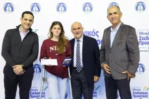 (ΦΩΤΟΣ) Επίδοση επιταγών Σχεδιασμού Προοπτικής ΚΟΑ από Λετυμπιώτη και Μιχαηλίδη
