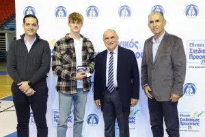 (ΦΩΤΟΣ) Επίδοση επιταγών Σχεδιασμού Προοπτικής ΚΟΑ από Λετυμπιώτη και Μιχαηλίδη