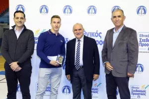 (ΦΩΤΟΣ) Επίδοση επιταγών Σχεδιασμού Προοπτικής ΚΟΑ από Λετυμπιώτη και Μιχαηλίδη