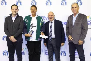 (ΦΩΤΟΣ) Επίδοση επιταγών Σχεδιασμού Προοπτικής ΚΟΑ από Λετυμπιώτη και Μιχαηλίδη