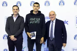 (ΦΩΤΟΣ) Επίδοση επιταγών Σχεδιασμού Προοπτικής ΚΟΑ από Λετυμπιώτη και Μιχαηλίδη