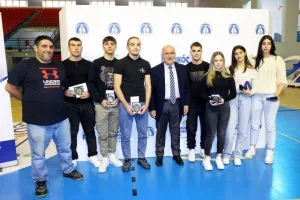 (ΦΩΤΟΣ) Επίδοση επιταγών Σχεδιασμού Προοπτικής ΚΟΑ από Λετυμπιώτη και Μιχαηλίδη
