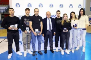 (ΦΩΤΟΣ) Επίδοση επιταγών Σχεδιασμού Προοπτικής ΚΟΑ από Λετυμπιώτη και Μιχαηλίδη