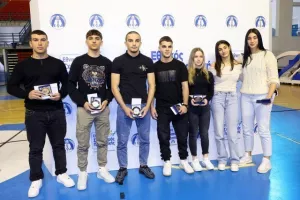(ΦΩΤΟΣ) Επίδοση επιταγών Σχεδιασμού Προοπτικής ΚΟΑ από Λετυμπιώτη και Μιχαηλίδη