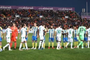 ΑΠΟΕΛ-Ομόνοια: Γαλαζοκίτρινη κυριαρχία με τριάρα και... κορυφή! (Φώτος)