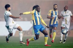 ΑΠΟΕΛ-Ομόνοια: Γαλαζοκίτρινη κυριαρχία με τριάρα και... κορυφή! (Φώτος)