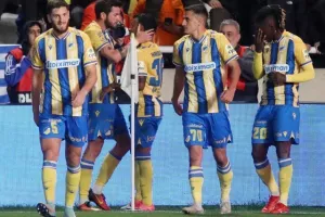 ΑΠΟΕΛ-Ομόνοια: Γαλαζοκίτρινη κυριαρχία με τριάρα και... κορυφή! (Φώτος)