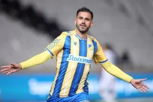 ΑΠΟΕΛ-Ομόνοια: Γαλαζοκίτρινη κυριαρχία με τριάρα και... κορυφή! (Φώτος)