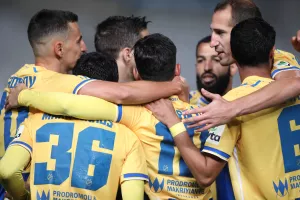 ΑΠΟΕΛ-Δόξα: "Πεντάσφαιρος" με τέσσερα γκολ από τον πάγκο! (Φώτος)