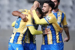 ΑΠΟΕΛ-Δόξα: "Πεντάσφαιρος" με τέσσερα γκολ από τον πάγκο! (Φώτος)