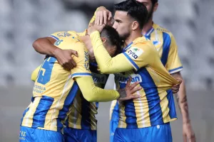 ΑΠΟΕΛ-Δόξα: "Πεντάσφαιρος" με τέσσερα γκολ από τον πάγκο! (Φώτος)