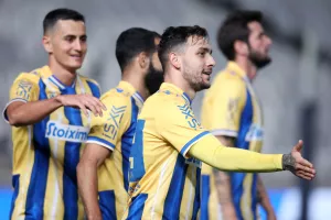 ΑΠΟΕΛ-Δόξα: "Πεντάσφαιρος" με τέσσερα γκολ από τον πάγκο! (Φώτος)
