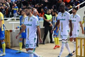 ΑΠΟΕΛ-Ομόνοια: Γαλαζοκίτρινη κυριαρχία με τριάρα και... κορυφή! (Φώτος)