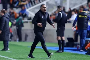 ΑΠΟΕΛ-Ομόνοια: Γαλαζοκίτρινη κυριαρχία με τριάρα και... κορυφή! (Φώτος)