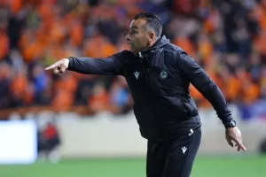 ΑΠΟΕΛ-Ομόνοια: Γαλαζοκίτρινη κυριαρχία με τριάρα και... κορυφή! (Φώτος)