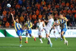 ΑΠΟΕΛ-Ομόνοια: Γαλαζοκίτρινη κυριαρχία με τριάρα και... κορυφή! (Φώτος)